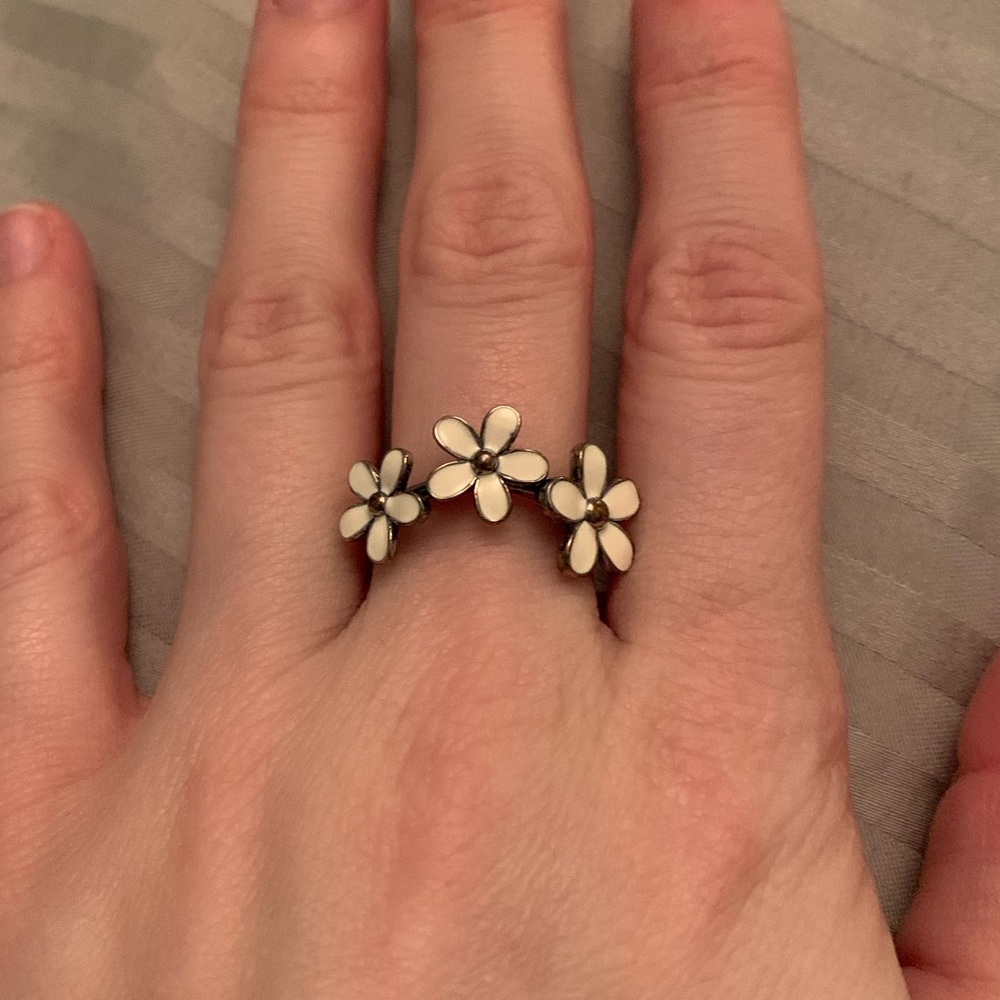 Pandora Darling Daisy Ring